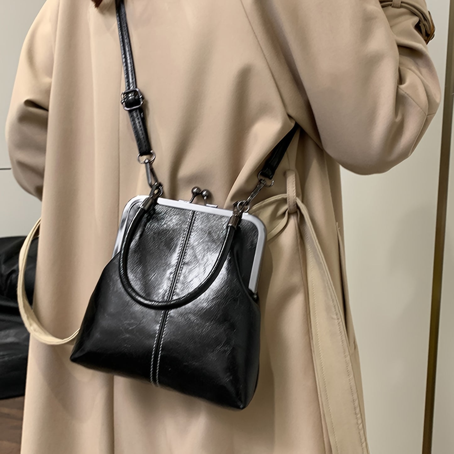 Fashionable Women's Crossbody Handbag with Twist Lock and Tassel