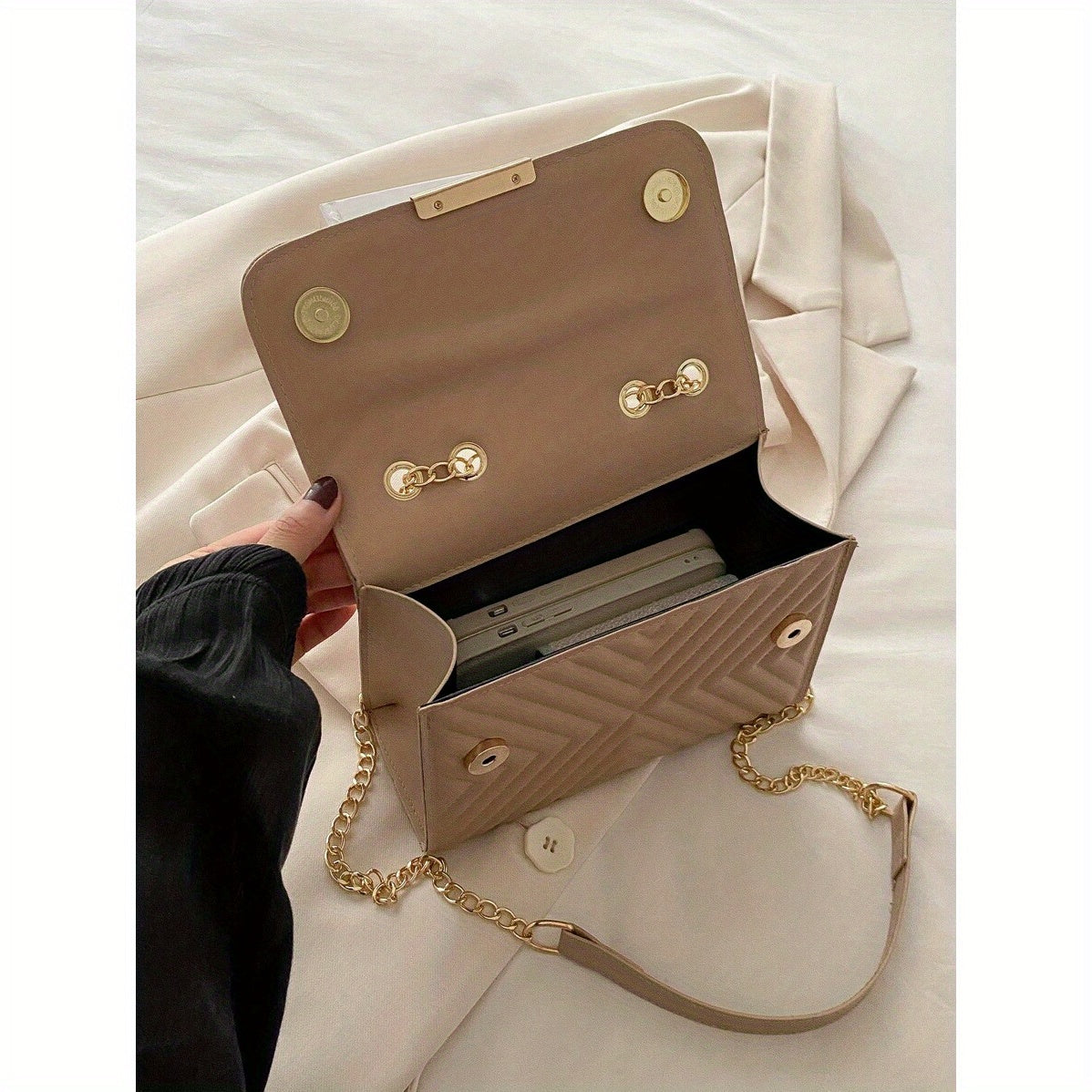 Women’s Quilted Crossbody Bag with Golden Clasp and Chain Strap