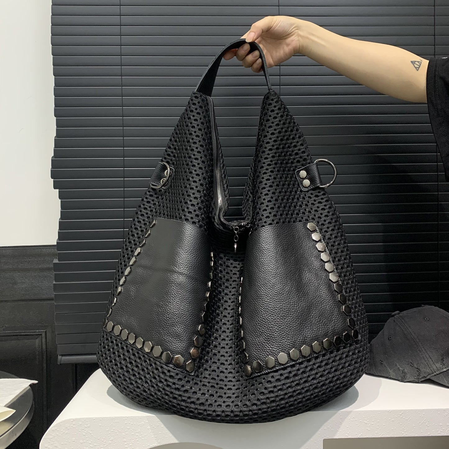 Vintage Large Capacity Women's Shoulder Bag for Everyday Use