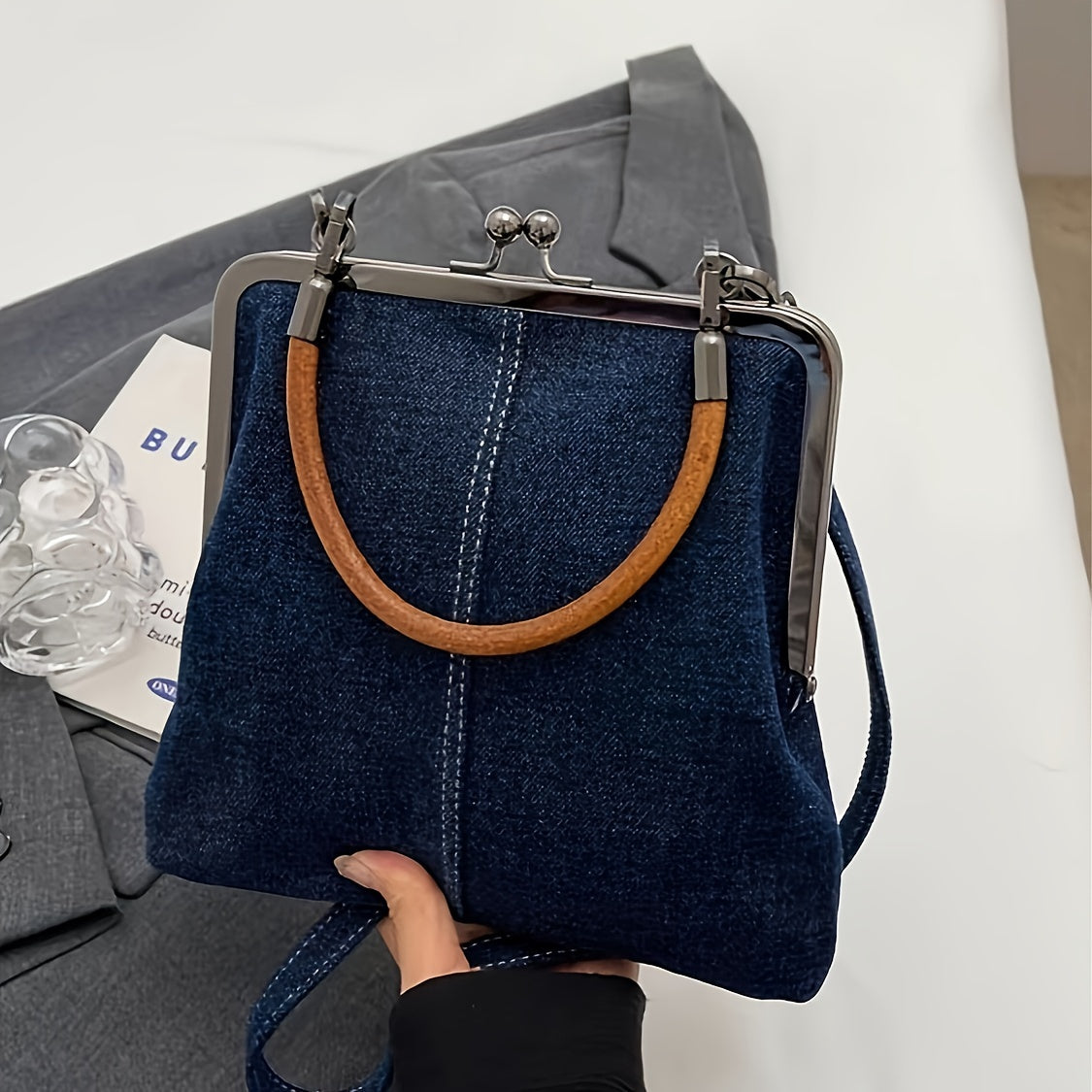 Fashionable Women's Crossbody Handbag with Twist Lock and Tassel