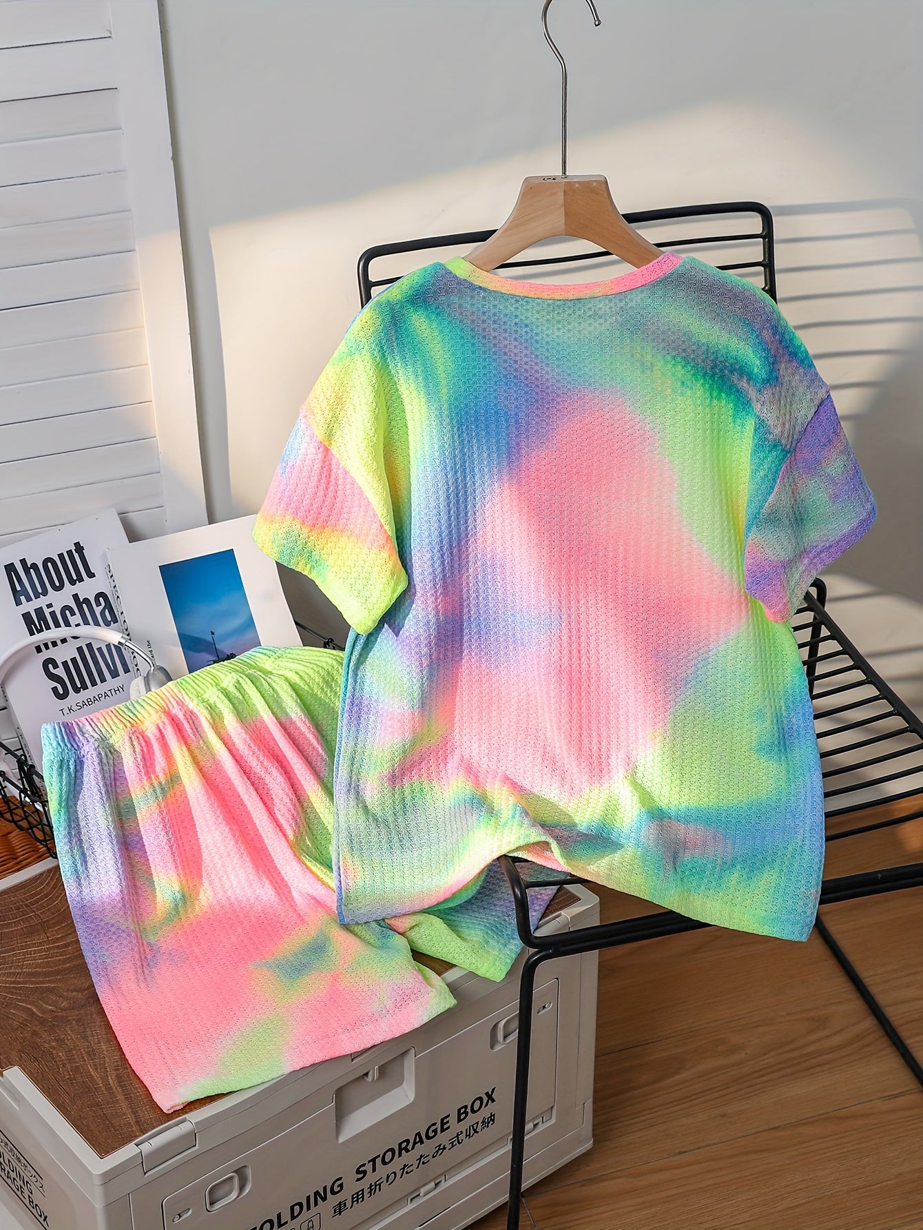 1 Set of 2pcs Polyester Tie Dye Boys Short Sleeve T Shirt and Shorts Suit for Summer Daily Use and Outdoor Activities