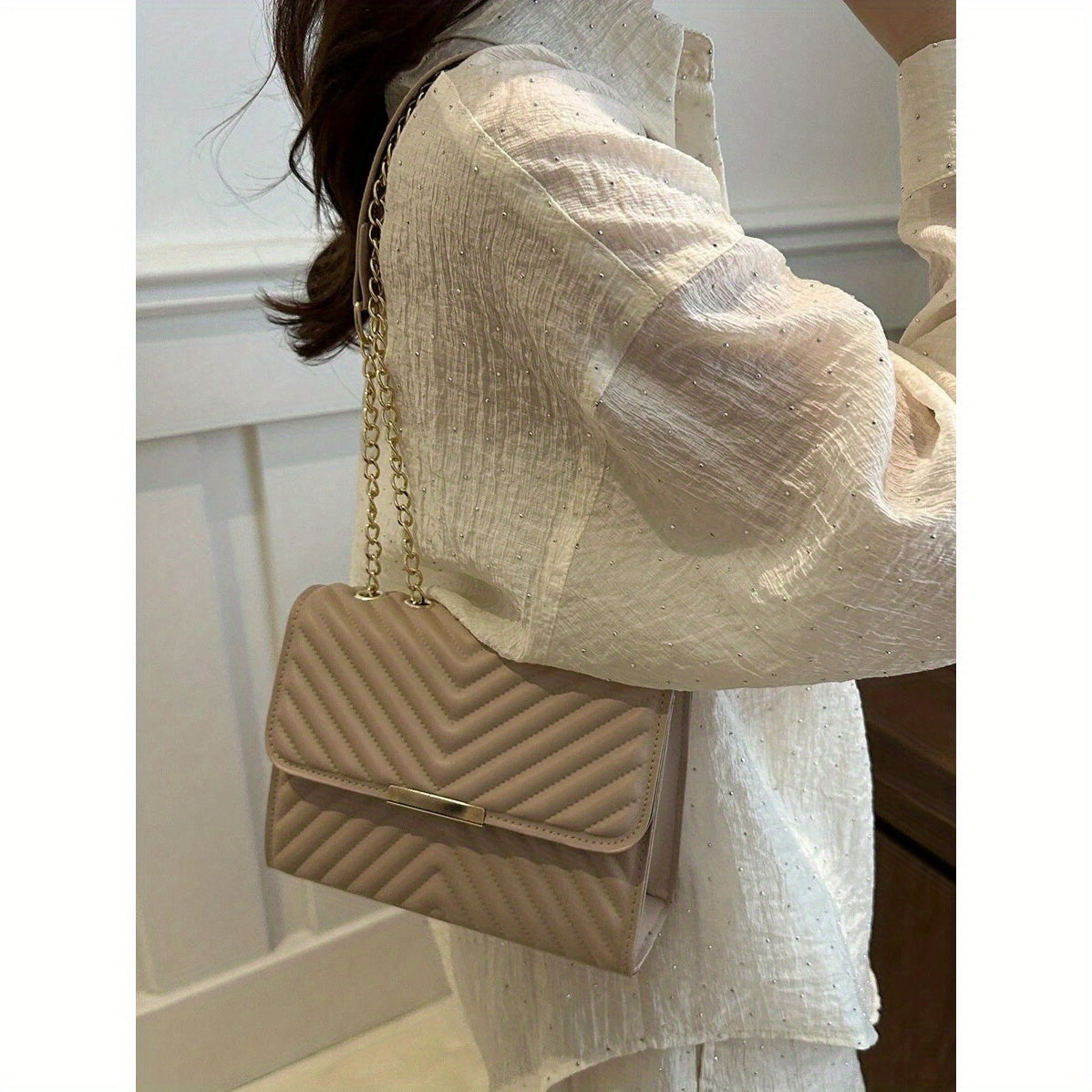 Women’s Quilted Crossbody Bag with Golden Clasp and Chain Strap