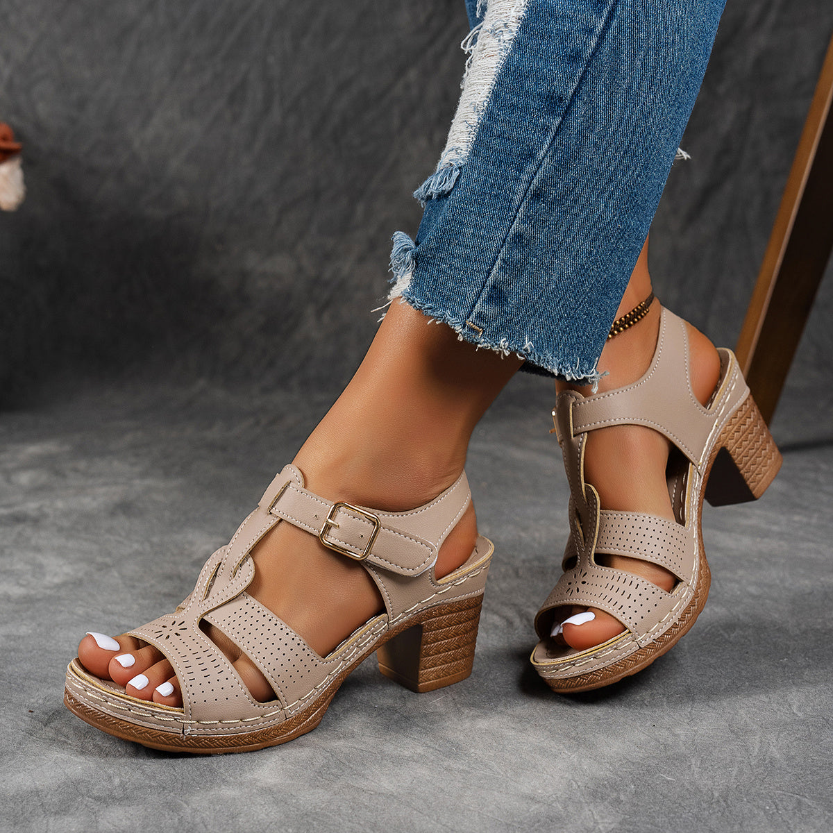 Women's Chunky Heel Platform Sandals Open Toe Ankle Strap Buckle Closure Comfortable Casual and Dressy Summer Shoes Black and Brown