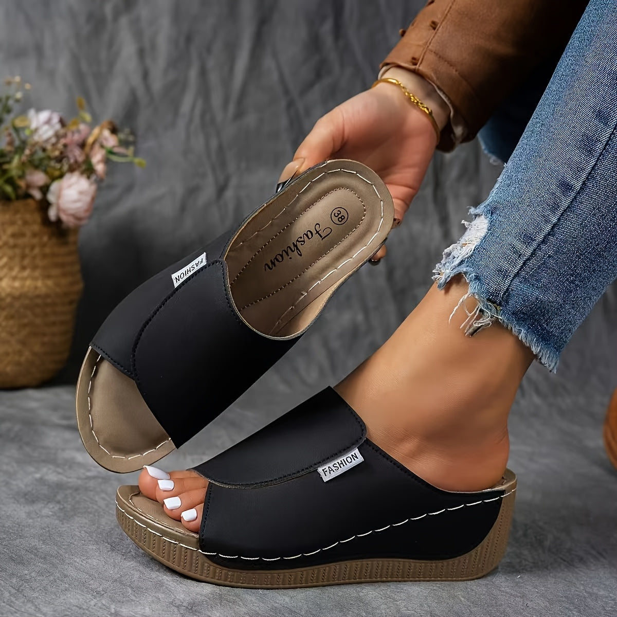 Women's Elegant Arch Support Slip-On Sandals for Everyday Comfort